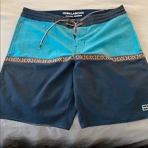 Men’s billabong bathing suit